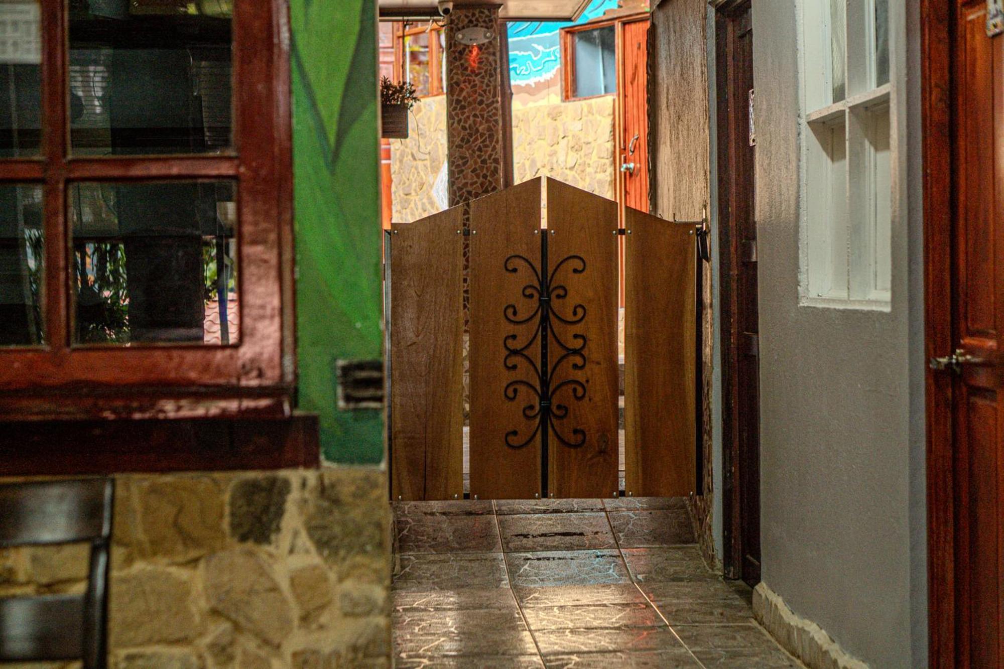 Costa Linda Art Hostel 마누엘안토니오 외부 사진