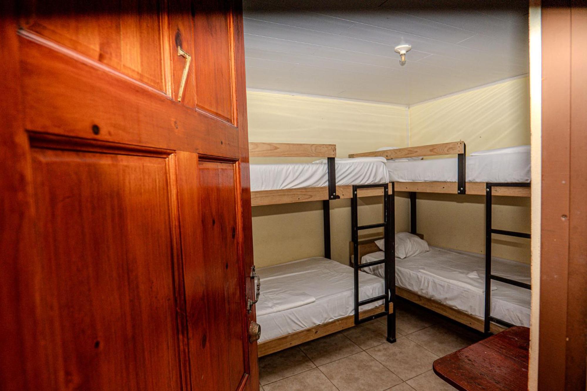 Costa Linda Art Hostel 마누엘안토니오 외부 사진