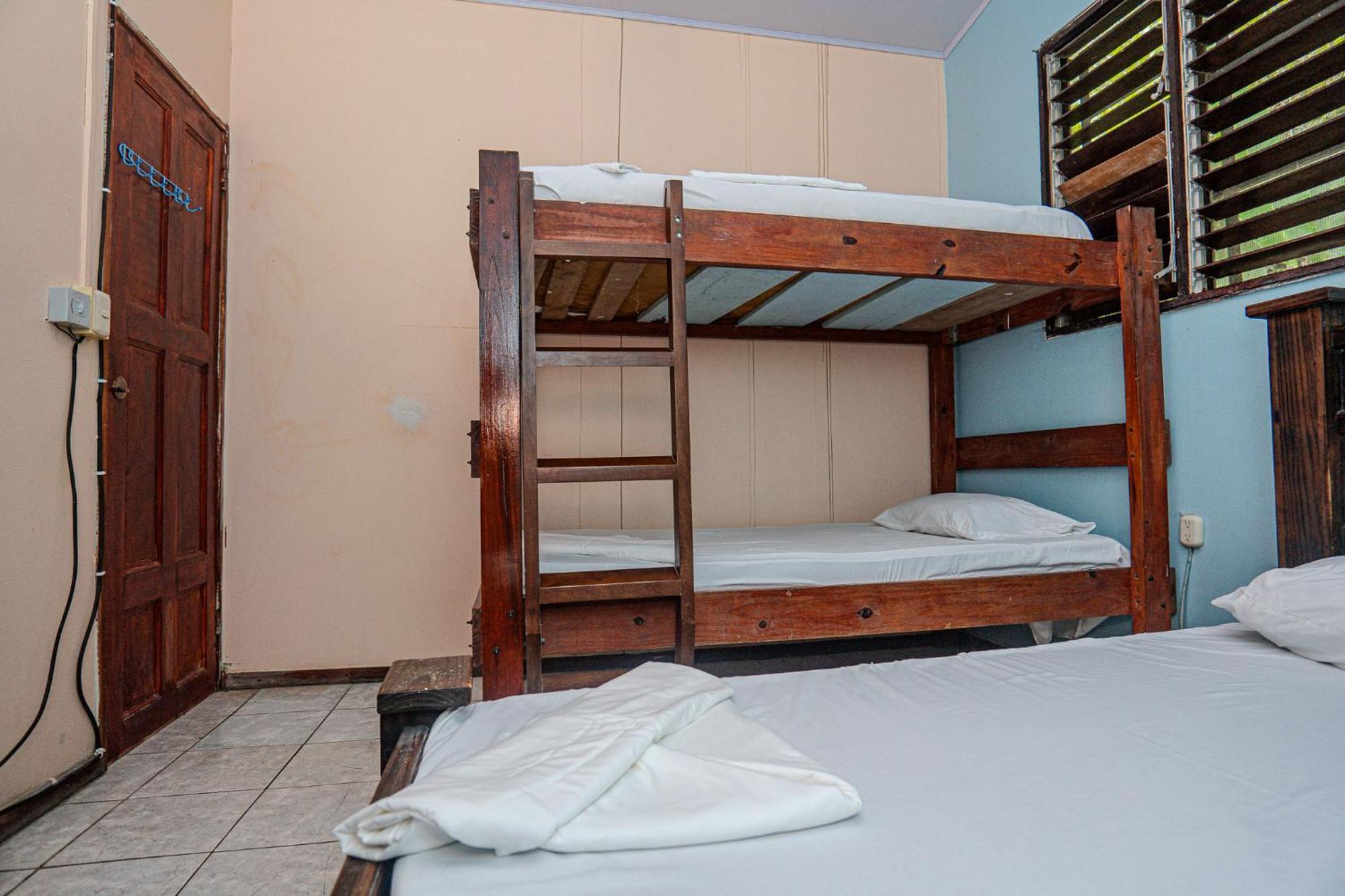 Costa Linda Art Hostel 마누엘안토니오 외부 사진